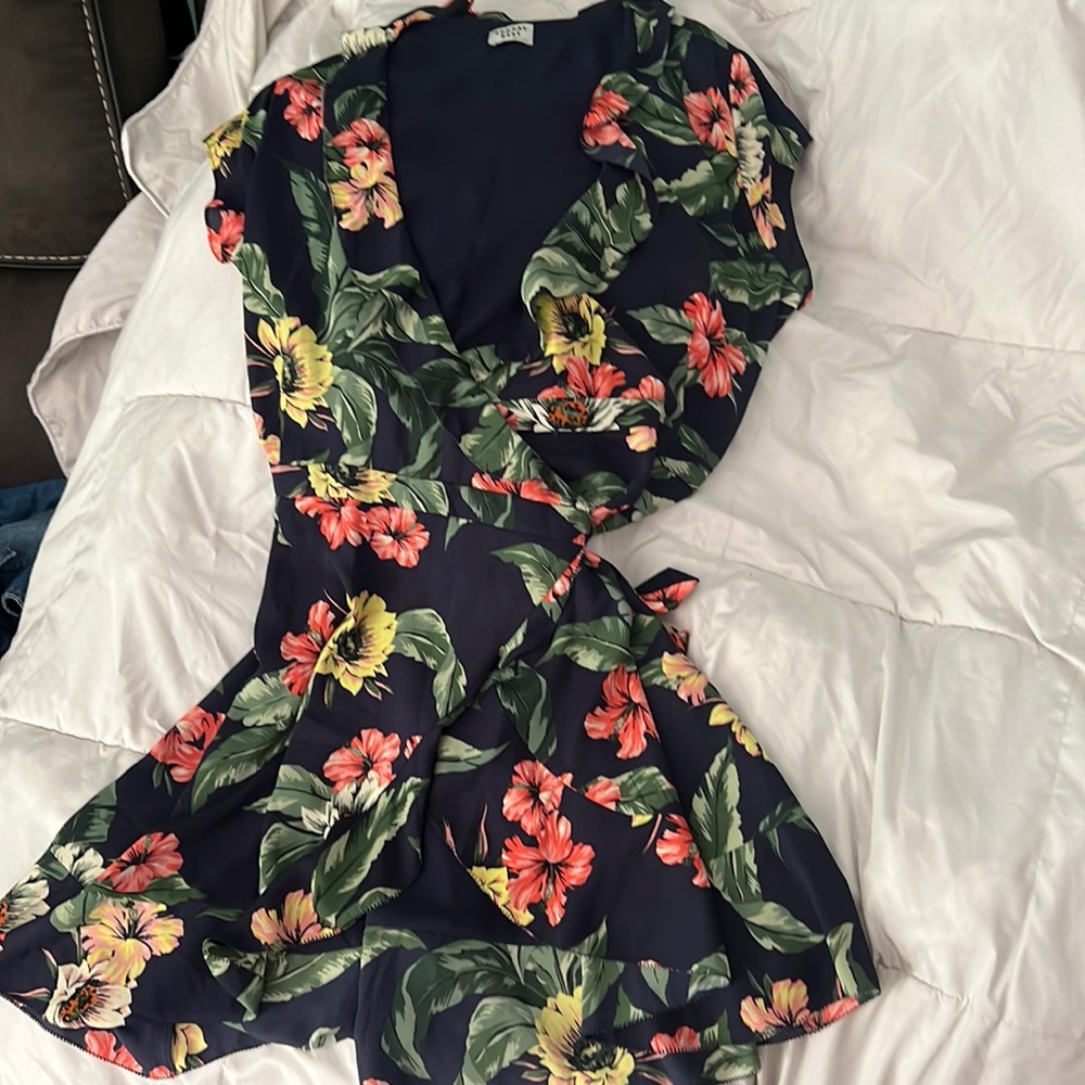 Wrap around floral dress.  Size 0.  Sunday Best by Aritzia